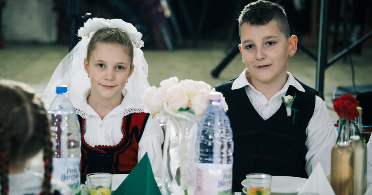 Lakodalmast játszottak a gyermekek